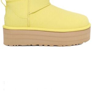 New in box UGG Yellow Classic Ultra Mini Platform suede Boots size 7 .